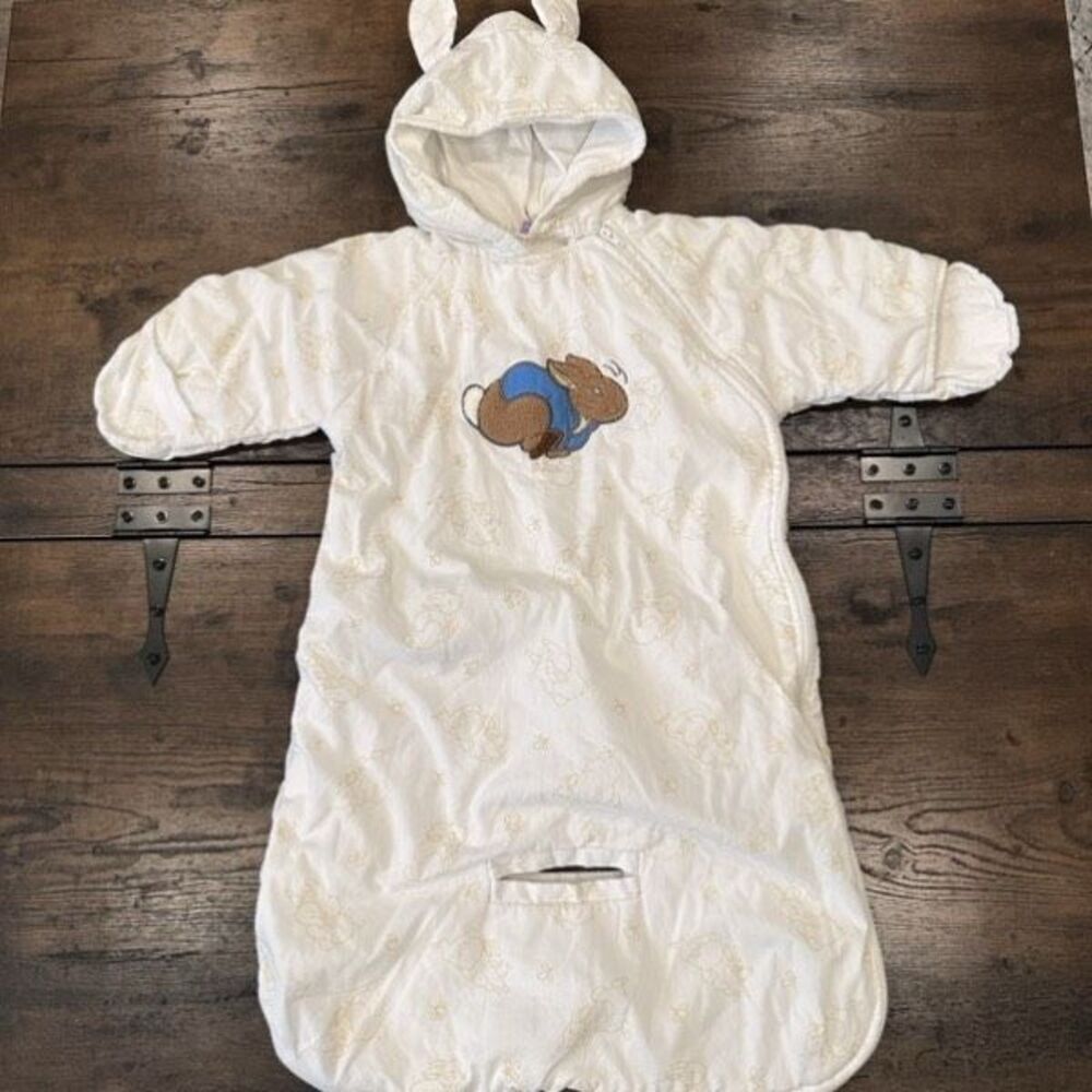 Vintage 80’s Beatrix Potter Peter Rabbit Unisex White Baby bunting 3/6 months